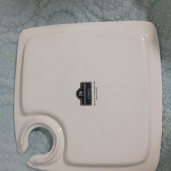 Set of Four Party Plates - Picture 2 of 3